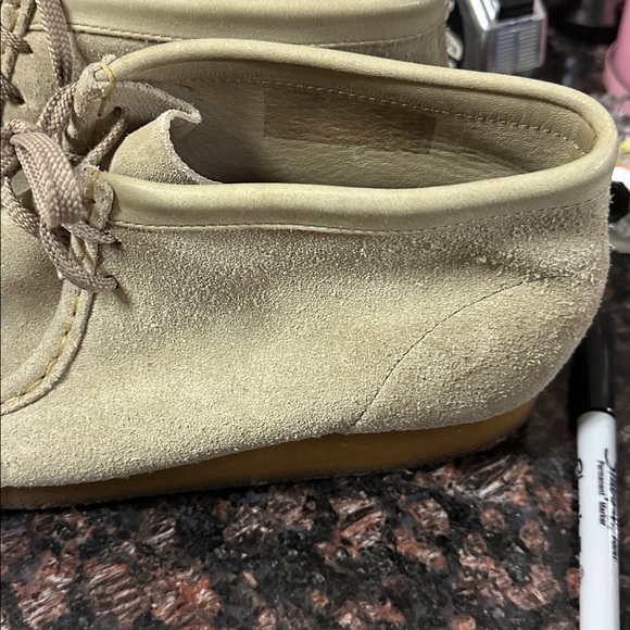 Clarks Men\'s size 9 Tan Suede Shoes